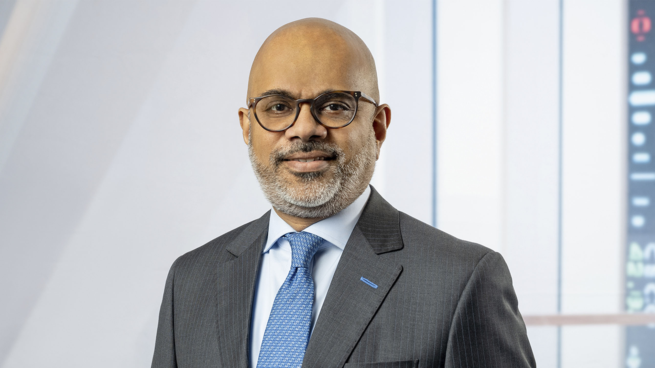 Headshot of Harin de Silva