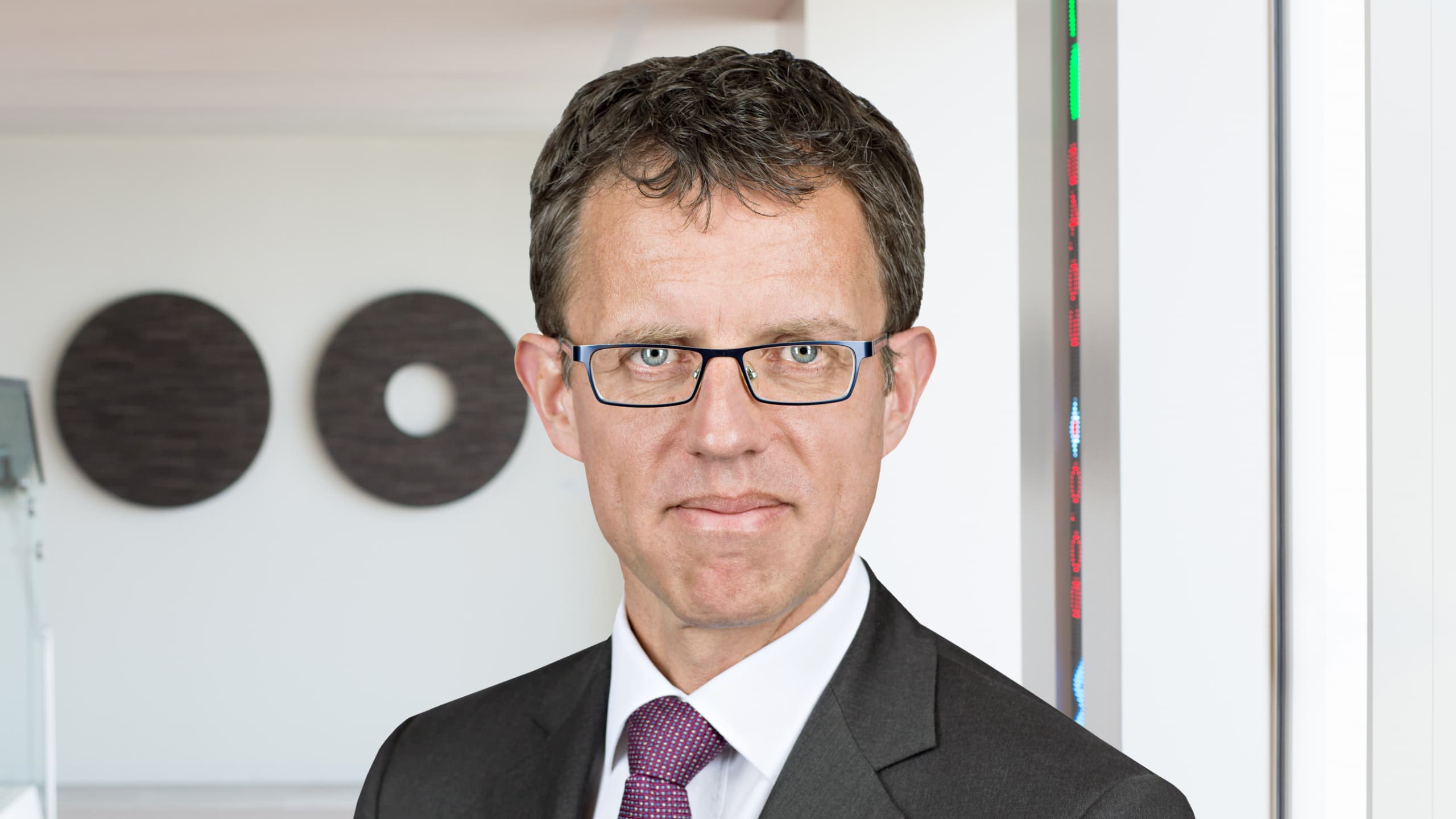 Headshot of Jeroen van Bezooijen