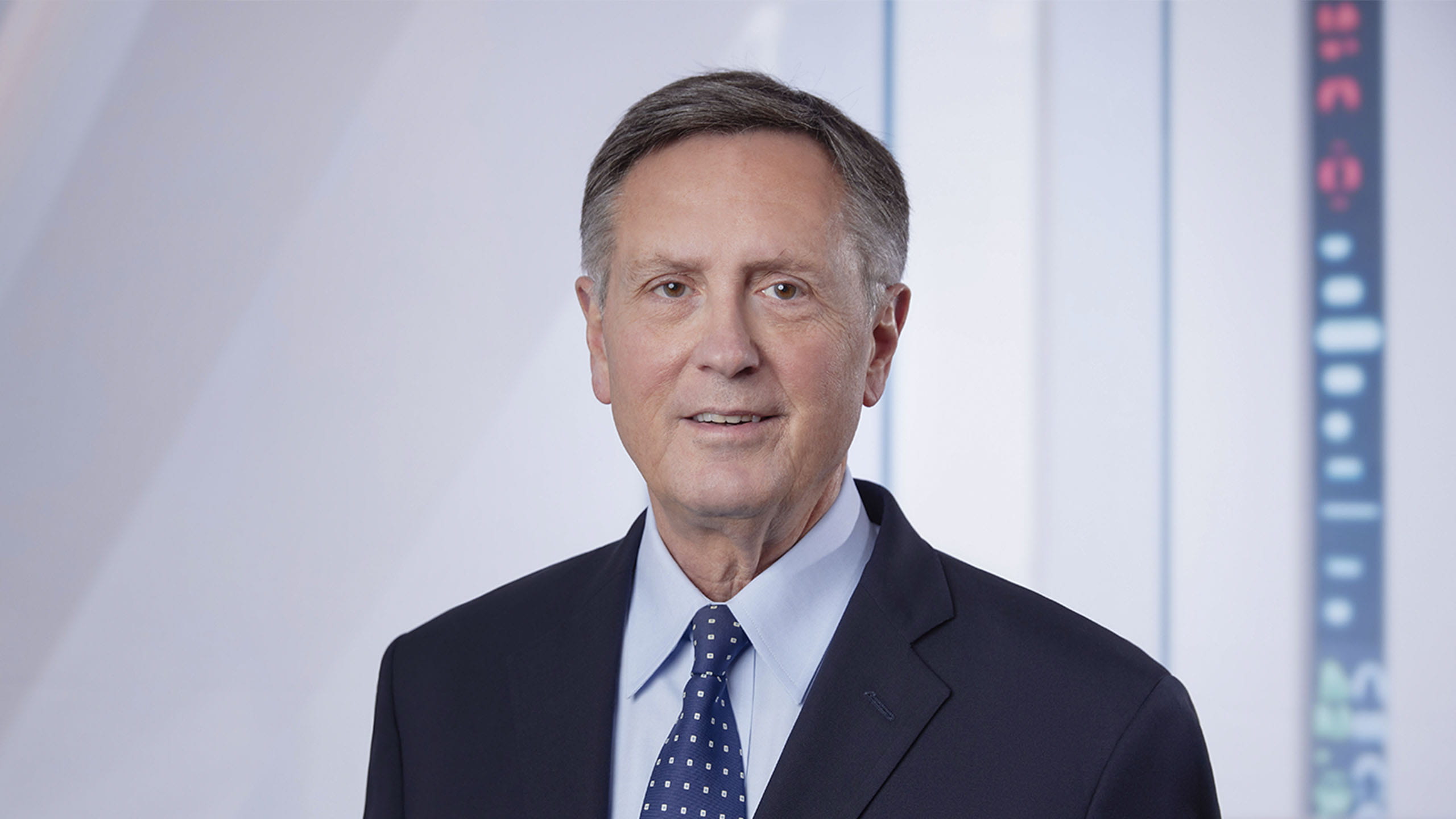 Headshot of Richard Clarida