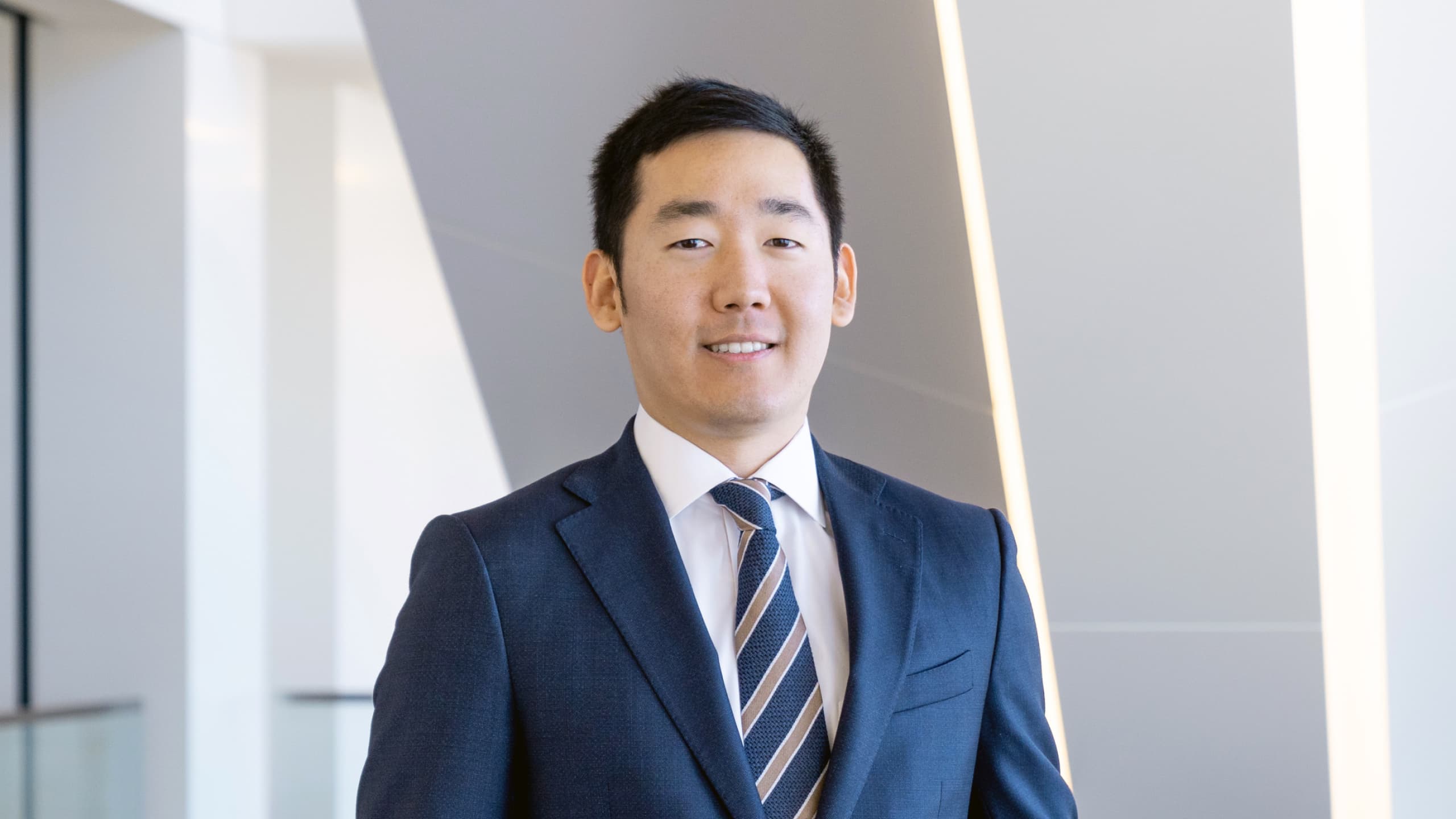 Headshot of Lloyd Han