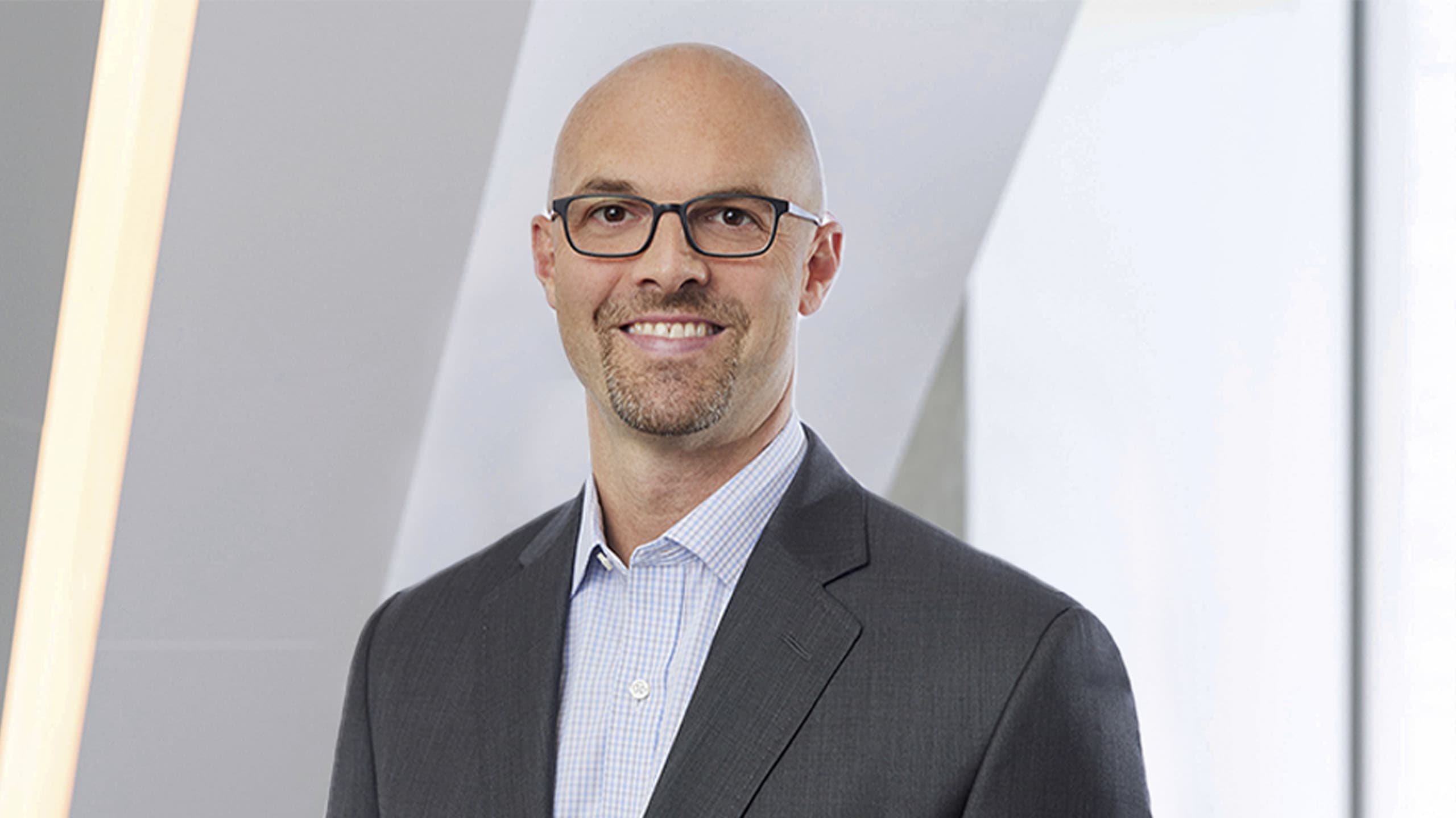 Headshot of Aaron Smith