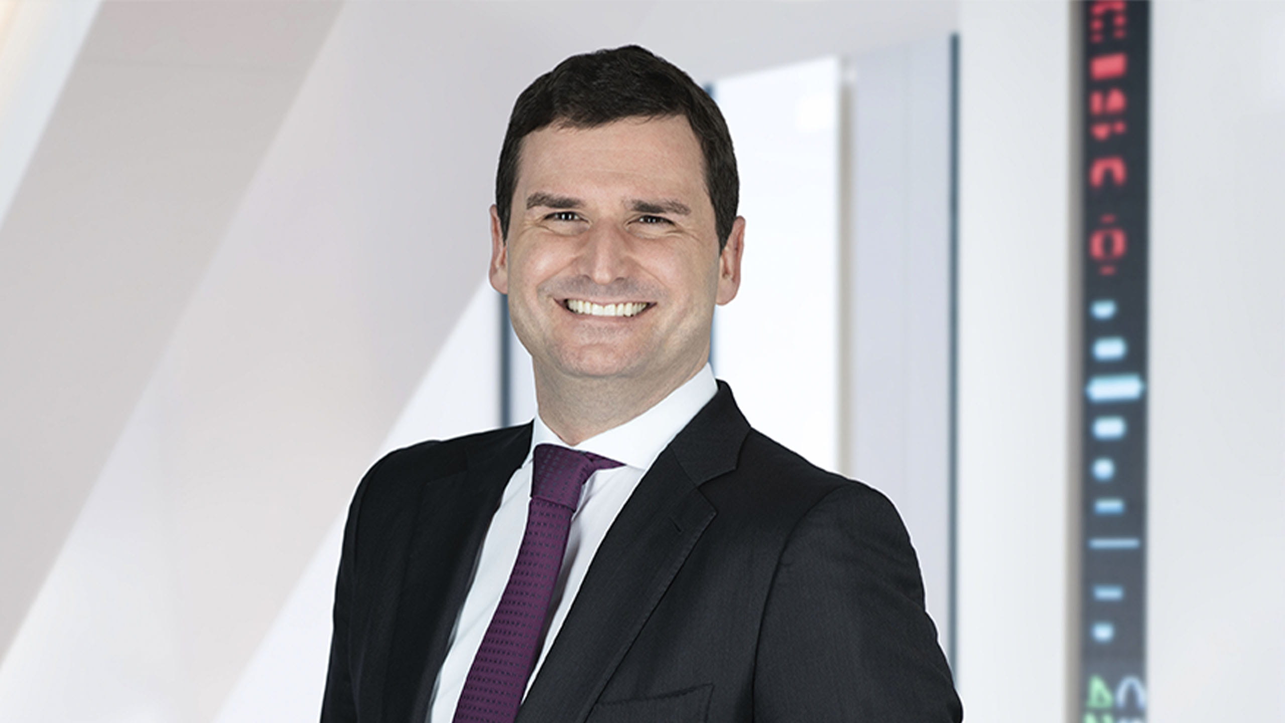 Headshot of Konstantin Veit